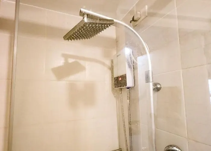 Luxury Staycation In Makati With Jacuzzi & Arcade Apartment *